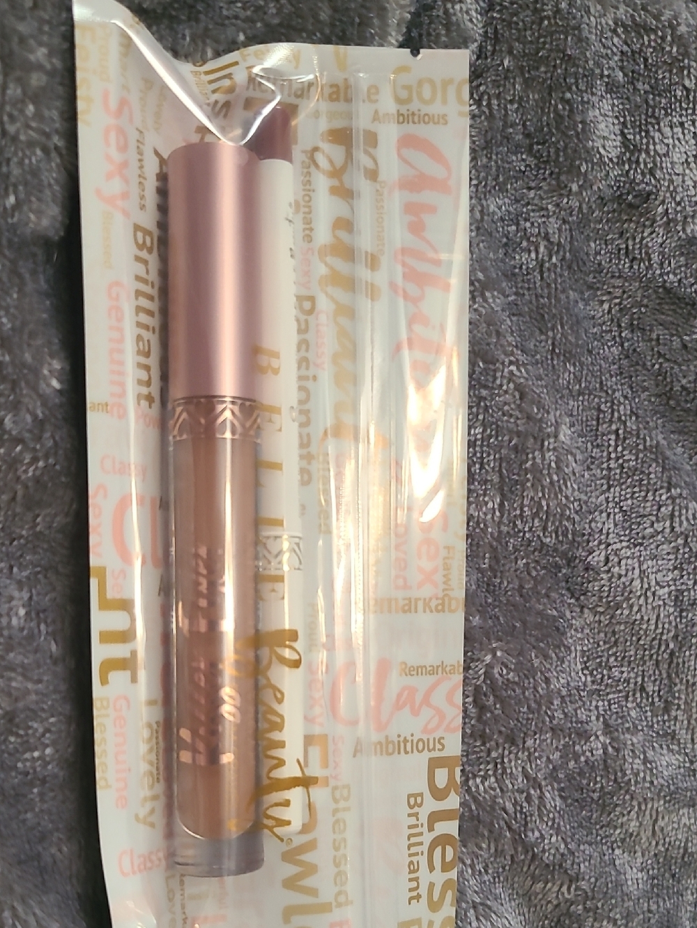 Kisser Fixer BrownNude Liquid Lipgloss & lip Liner